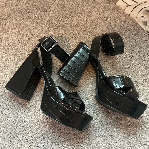 Wild Diva Shoes - Wild Diva Glossy Black Croc Platform Heels